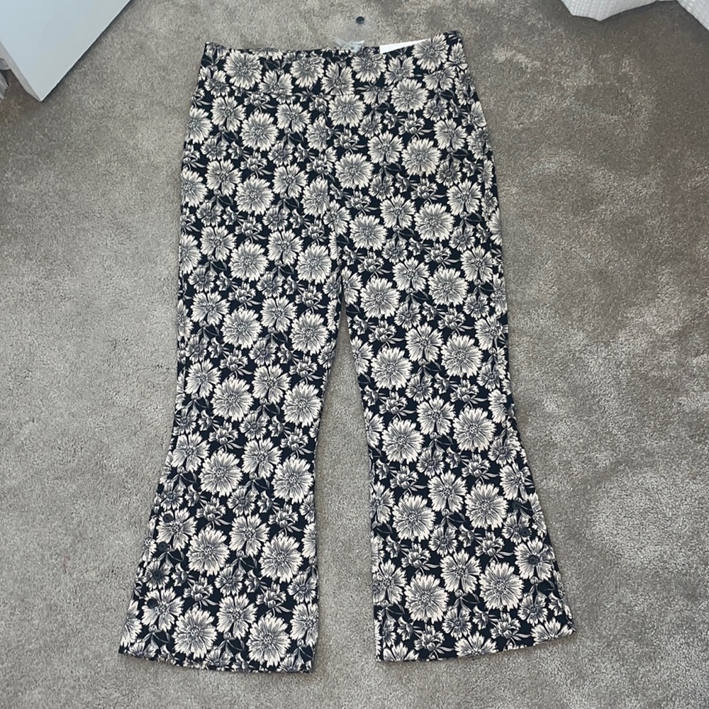 Black floral cropped pants